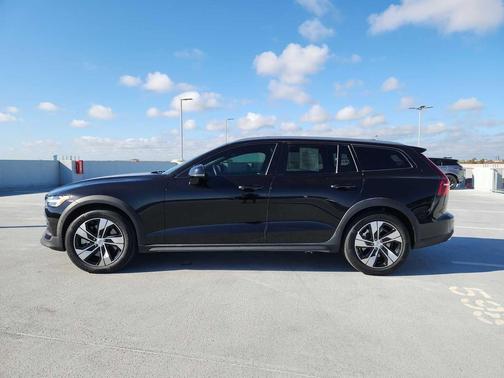 2020 Volvo V60 Cross Country T5