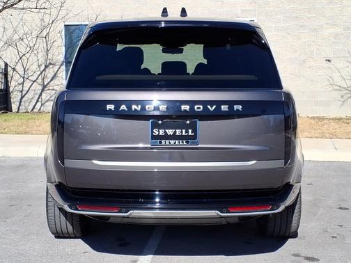 2025 Land Rover Range Rover P550e SE