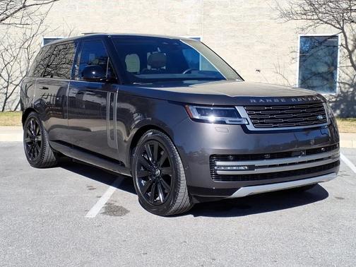2025 Land Rover Range Rover P550e SE