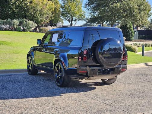 2023 Land Rover Defender 130 X-Dynamic SE