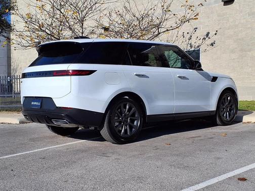 Fuji White 2026 Land Rover Range Rover Sport SE