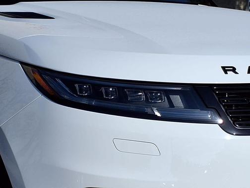 Fuji White 2026 Land Rover Range Rover Sport SE