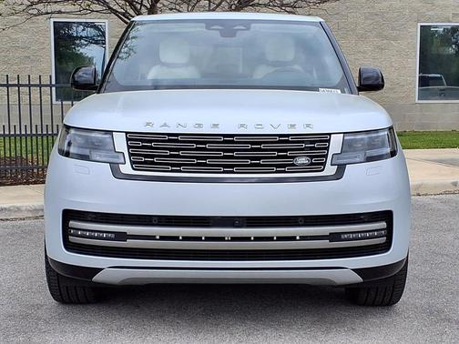 ETHEREAL FROST 2026 Land Rover Range Rover P400 SE