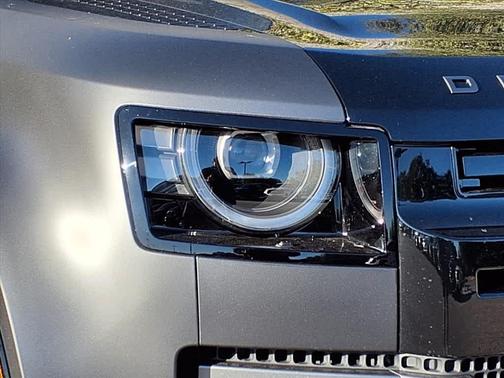 2026 Land Rover Defender 110 V8