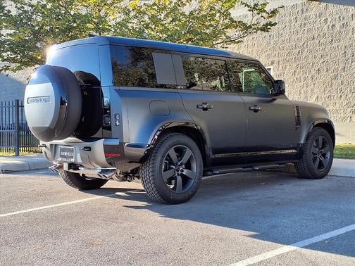 2026 Land Rover Defender 110 V8