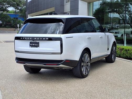Ostuni Pearl White Metallic 2024 Land Rover Range Rover P400 SE