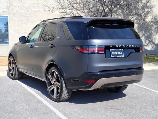 2026 Land Rover Discovery Tempest Edition