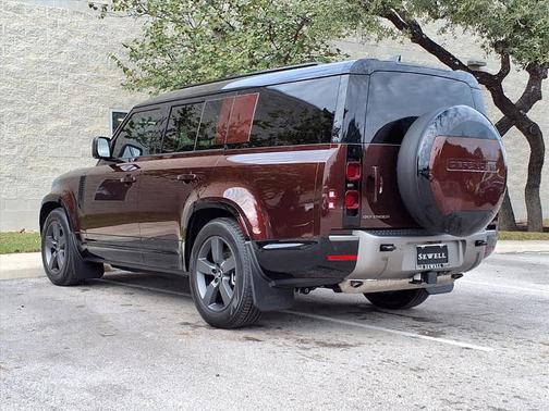 2025 Land Rover Defender 130 P400 X-Dynamic SE