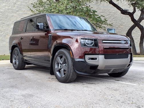 2025 Land Rover Defender 130 P400 X-Dynamic SE