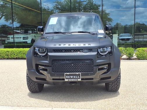 Narvik Black 2026 Land Rover Defender P635 OCTA Black
