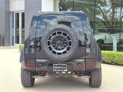 Narvik Black 2026 Land Rover Defender P635 OCTA Black
