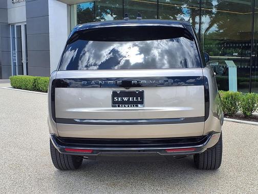 BATUMI GOLD 2026 Land Rover Range Rover P400 SE