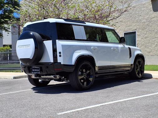 Fuji White 2026 Land Rover Defender P400 X-Dynamic SE