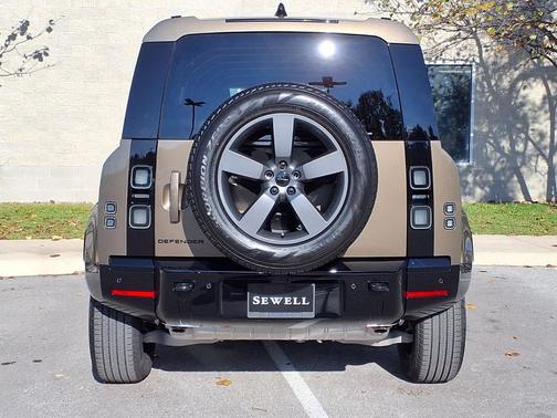 2026 Land Rover Defender P400 X-Dynamic SE