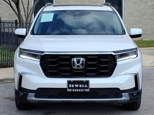 2025 Honda Pilot Touring 8-Passenger