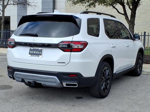 2025 Honda Pilot Touring 8-Passenger