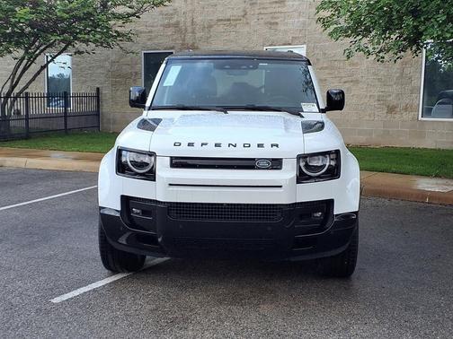 Fuji White 2026 Land Rover Defender P400 X-Dynamic SE