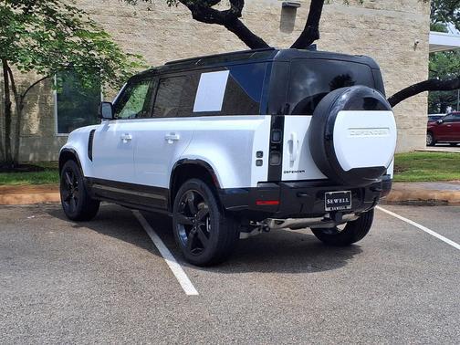 Fuji White 2026 Land Rover Defender P400 X-Dynamic SE