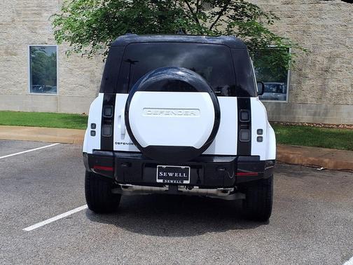 Fuji White 2026 Land Rover Defender P400 X-Dynamic SE