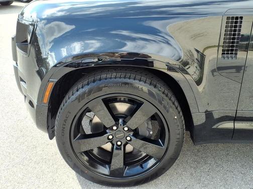 2026 Land Rover Defender P400 X-Dynamic SE