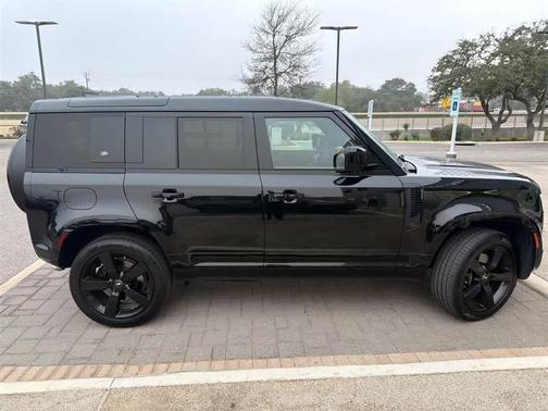 2024 Land Rover Defender 110 V8