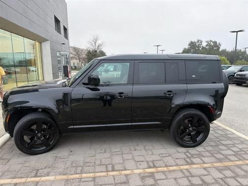 2024 Land Rover Defender 110 V8