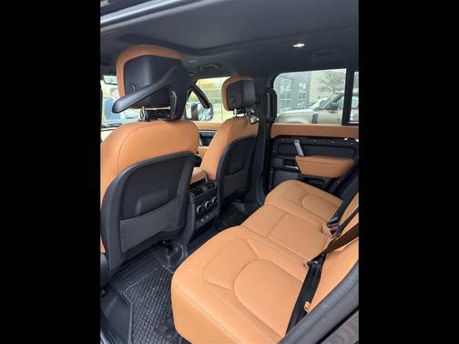 2024 Land Rover Defender 110 V8