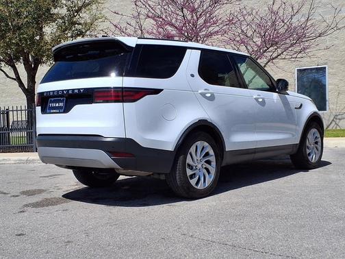 Fuji White 2025 Land Rover Discovery P300 S