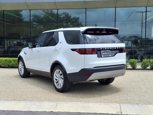 Fuji White 2025 Land Rover Discovery P300 S