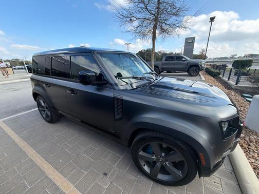 2022 Land Rover Defender 110 V8