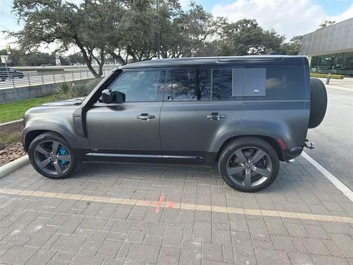 2022 Land Rover Defender 110 V8