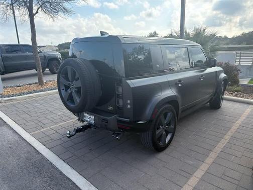2022 Land Rover Defender 110 V8