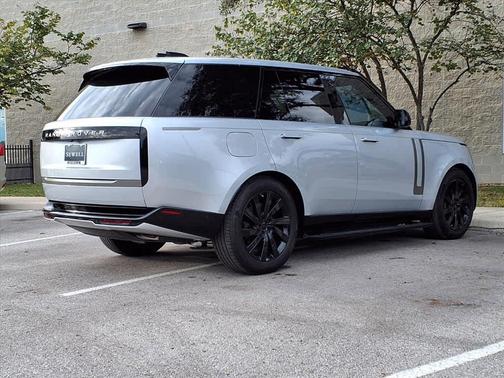 2025 Land Rover Range Rover P550e SE