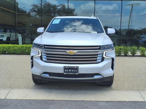 Iridescent Pearl Tricoat 2024 Chevrolet Suburban 4WD High Country