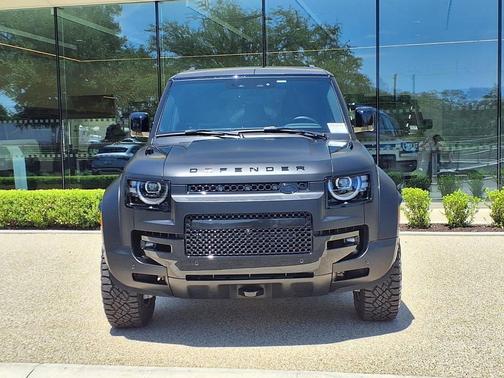 Narvik Black 2026 Land Rover Defender P635 OCTA Black