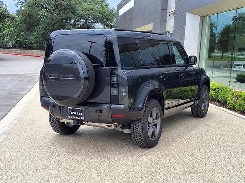 CARPATHIAN GREY 2026 Land Rover Defender P400 X-Dynamic SE