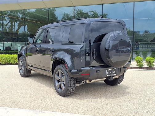 CARPATHIAN GREY 2026 Land Rover Defender P400 X-Dynamic SE