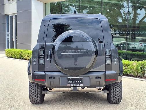 CARPATHIAN GREY 2026 Land Rover Defender P400 X-Dynamic SE