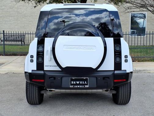 2026 Land Rover Defender P400 X-Dynamic SE