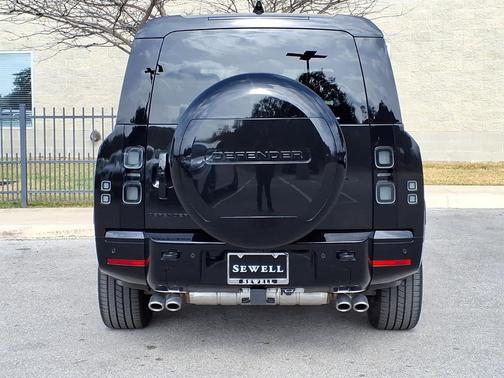 2026 Land Rover Defender V8