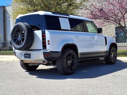 2025 Land Rover Defender 110 P300