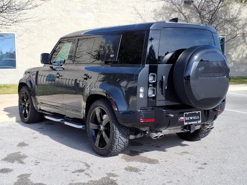2024 Land Rover Defender 110 V8
