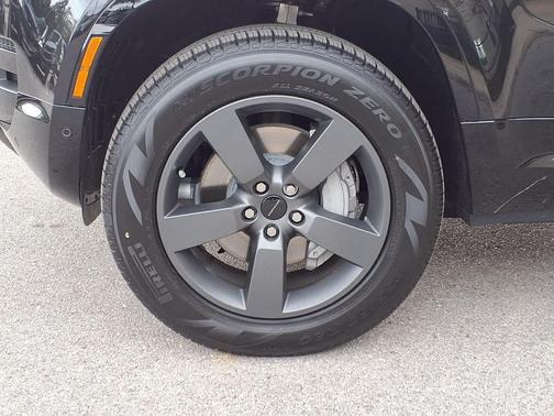 2026 Land Rover Defender P400 X-Dynamic SE