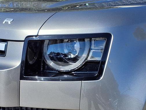 2025 Land Rover Defender 110 P300