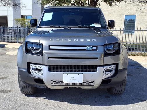 2025 Land Rover Defender 110 P300