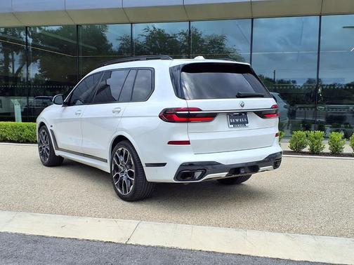 Alpine White 2023 BMW X7 xDrive40i