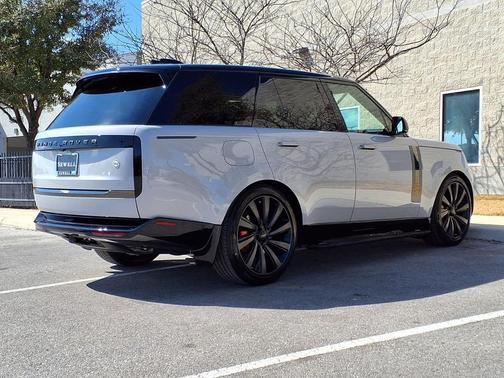 2026 Land Rover Range Rover P615 SV