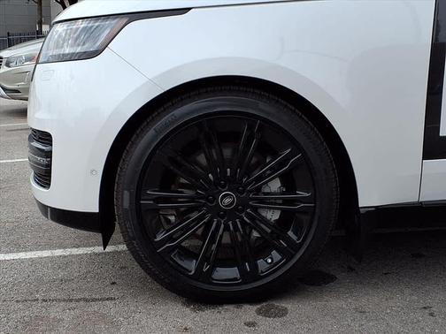 2025 Land Rover Range Rover P530 SE