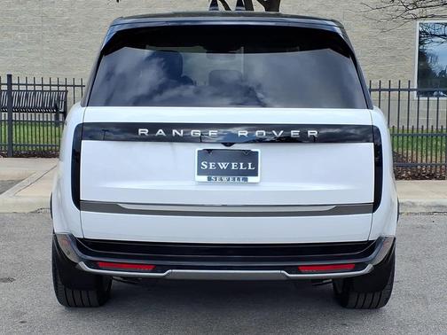 OSTUNI PEARL WH 2026 Land Rover Range Rover P400 SE