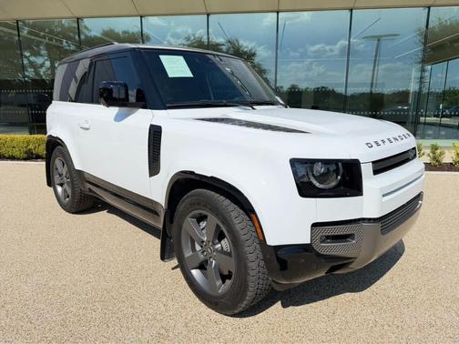 Fuji White 2025 Land Rover Defender 90 P400 X-Dynamic SE